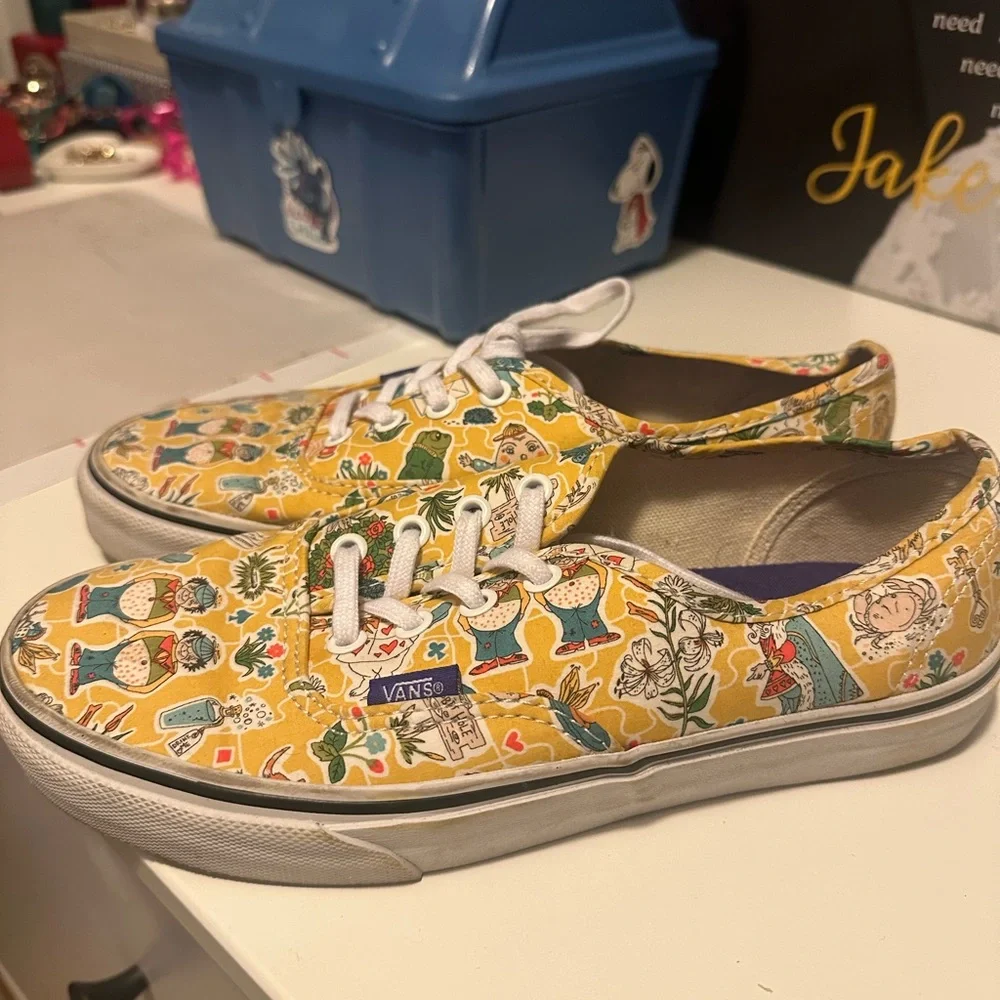 Vans Alice in Wonderland - Picture 1 of 3